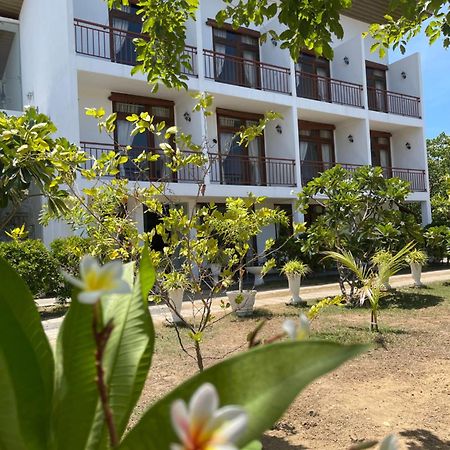 Amanda Beach Resort Passikudah Exterior photo