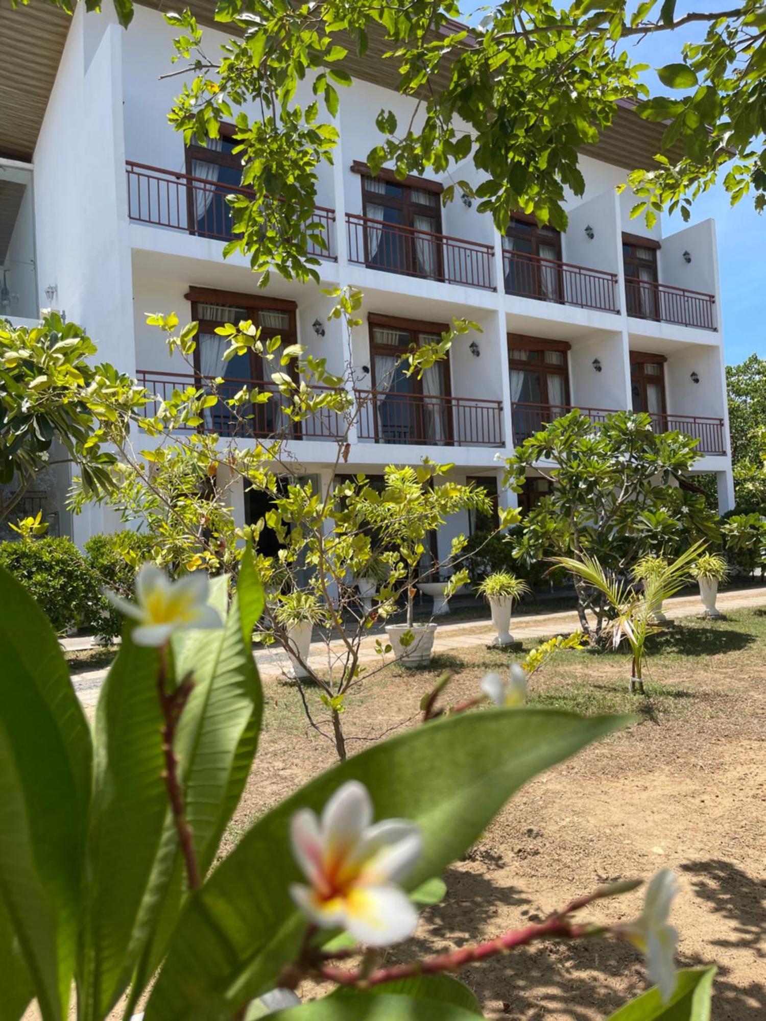 Amanda Beach Resort Passikudah Exterior photo